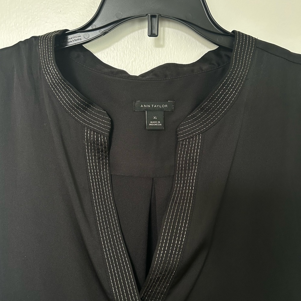 Ann Taylor Black Sleeveless Blouse - Picture 3 of 5